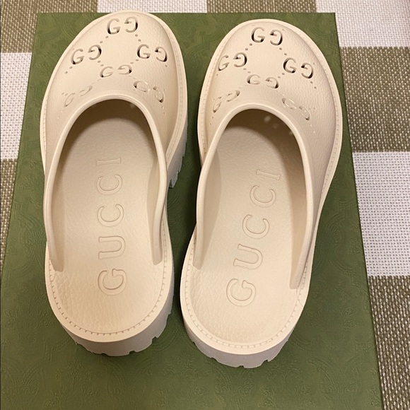 Gucci Women's Platform Perforated G Mule - Picture 3 of 13